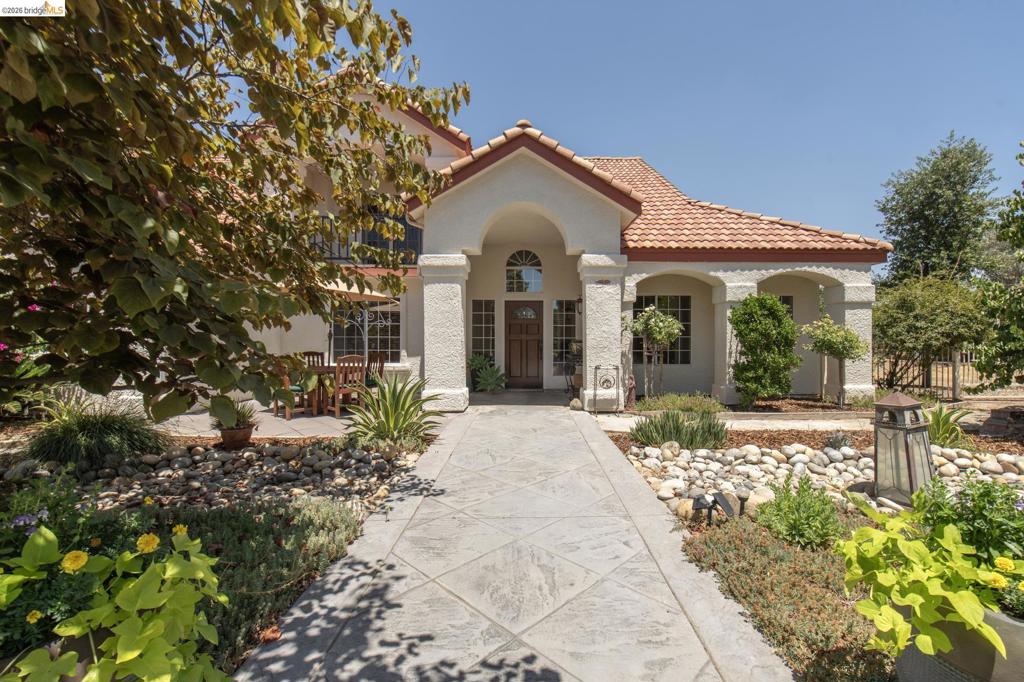 5232 Horseshoe Bend Ave, Clovis, CA 93619