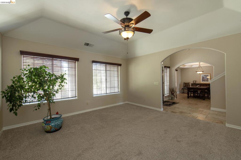5232 Horseshoe Bend Ave, Clovis, CA 93619