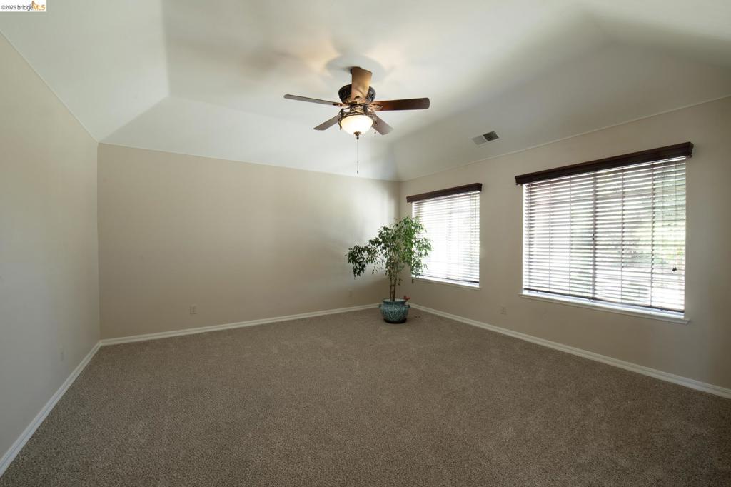 5232 Horseshoe Bend Ave, Clovis, CA 93619