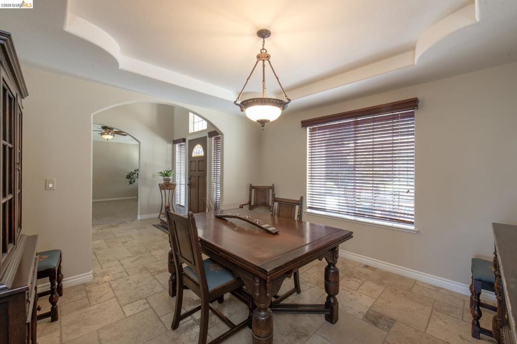 5232 Horseshoe Bend Ave, Clovis, CA 93619