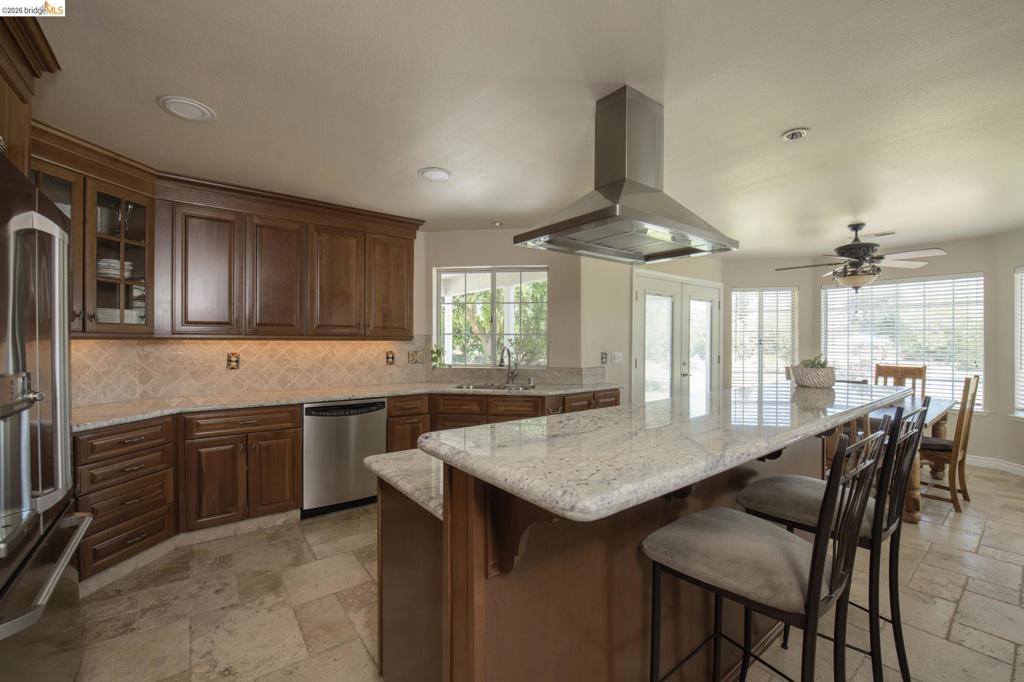5232 Horseshoe Bend Ave, Clovis, CA 93619