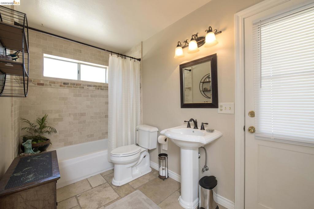 5232 Horseshoe Bend Ave, Clovis, CA 93619