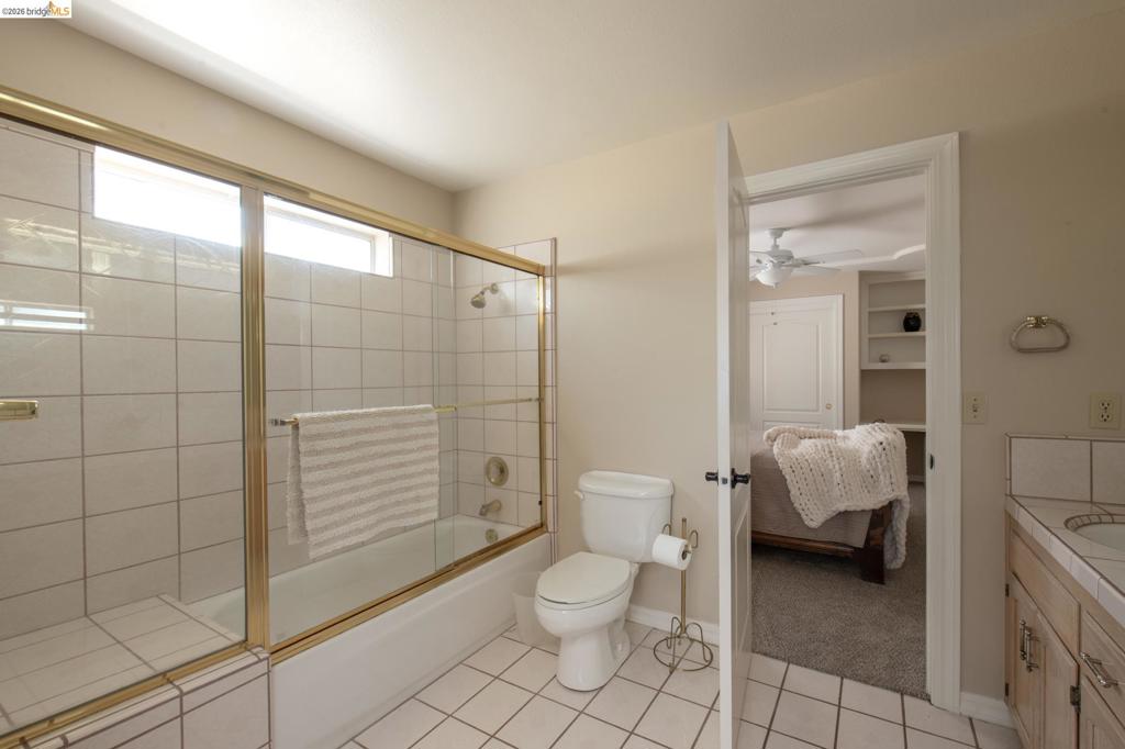 5232 Horseshoe Bend Ave, Clovis, CA 93619