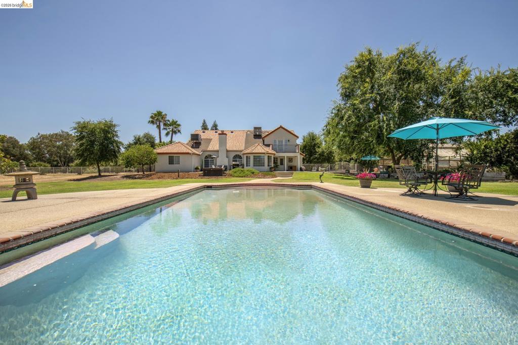 5232 Horseshoe Bend Ave, Clovis, CA 93619