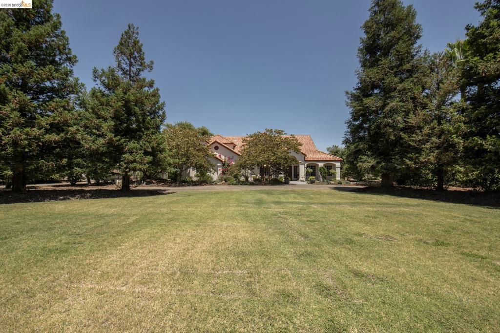 5232 Horseshoe Bend Ave, Clovis, CA 93619