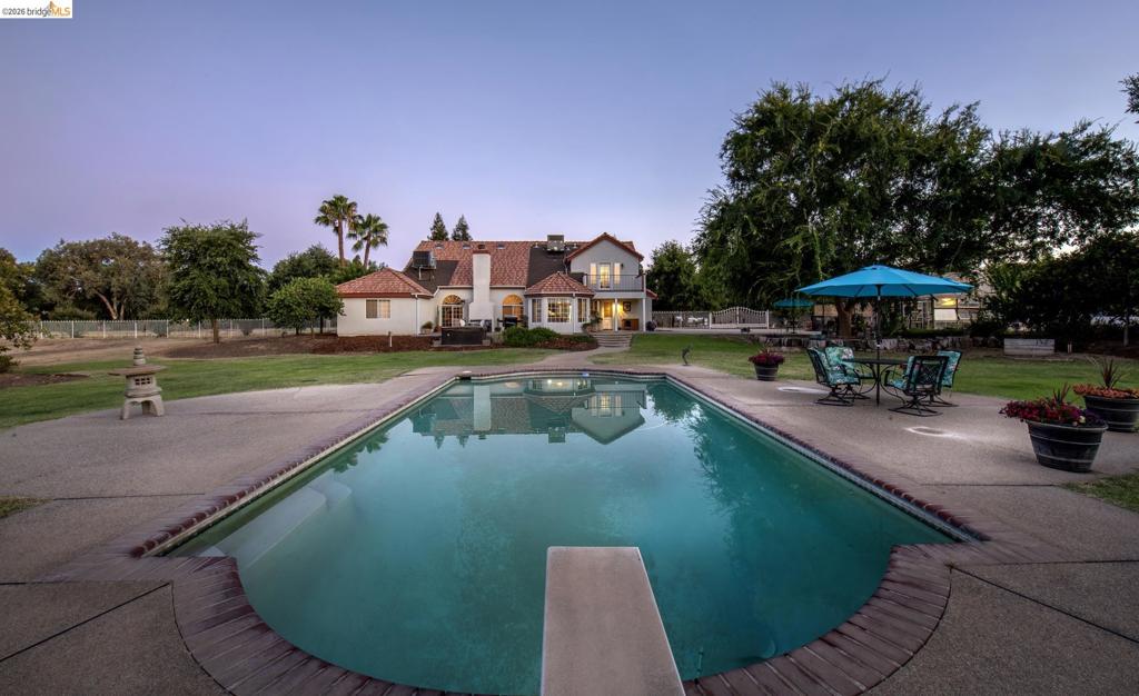5232 Horseshoe Bend Ave, Clovis, CA 93619