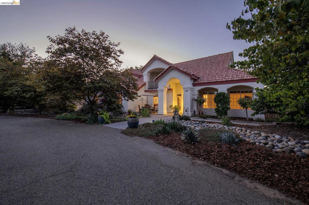5232 Horseshoe Bend Ave, Clovis, CA 93619