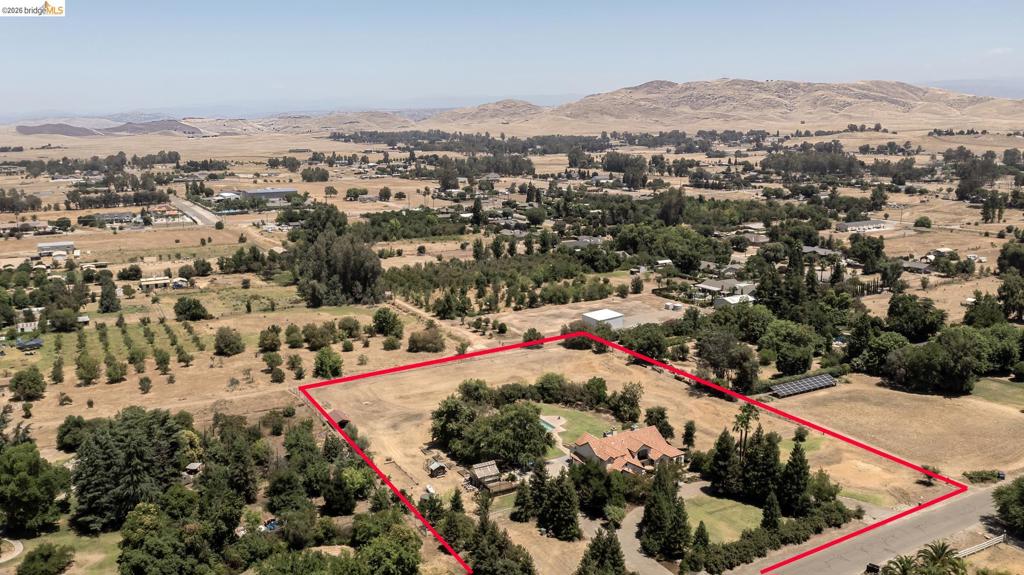 5232 Horseshoe Bend Ave, Clovis, CA 93619