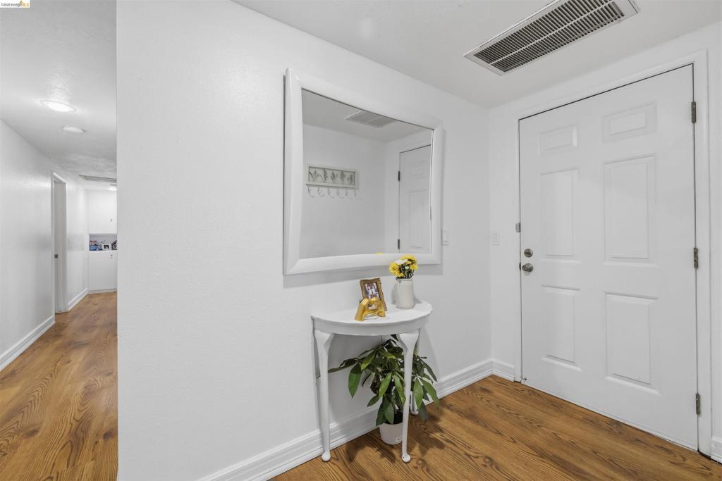 1042 Walnut St, Oakdale, CA 95361