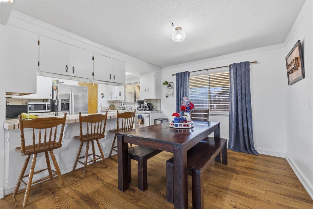1042 Walnut St, Oakdale, CA 95361