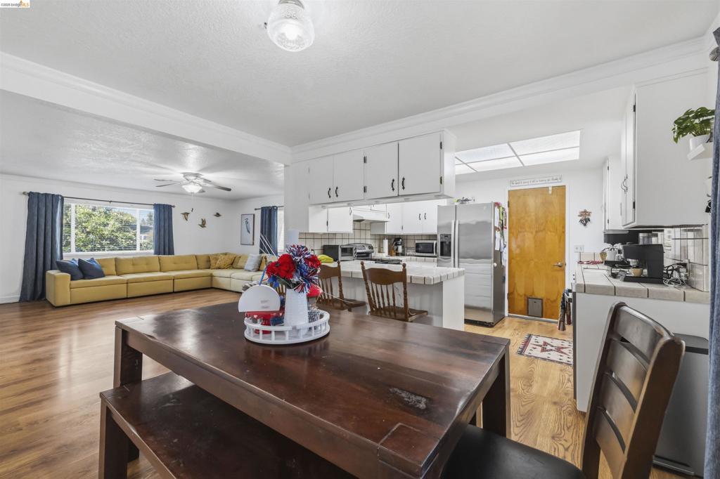 1042 Walnut St, Oakdale, CA 95361