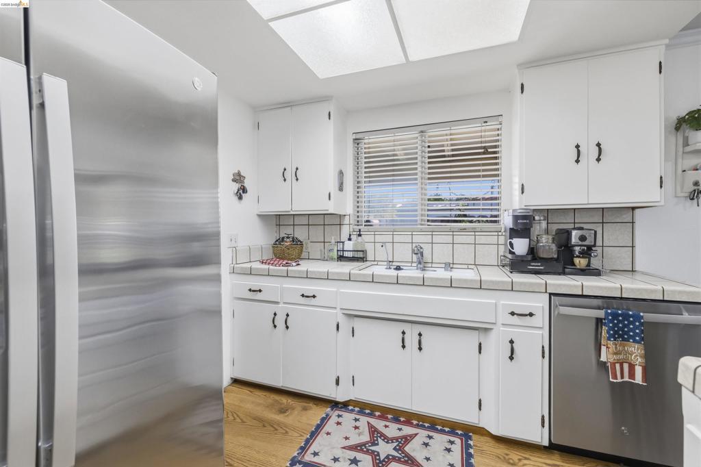 1042 Walnut St, Oakdale, CA 95361