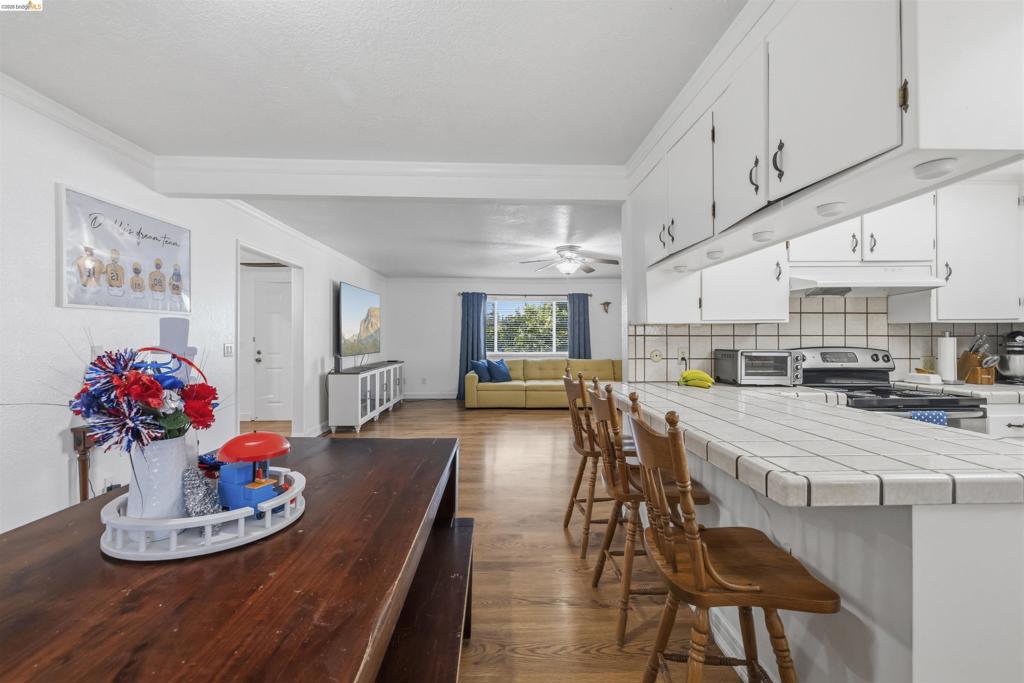 1042 Walnut St, Oakdale, CA 95361
