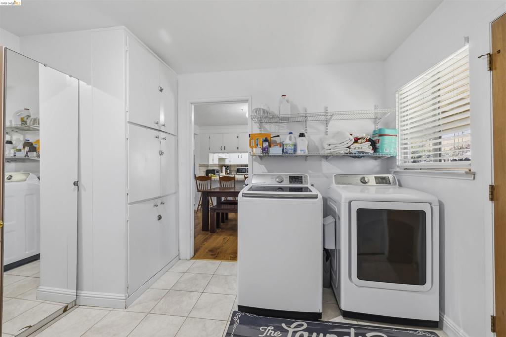 1042 Walnut St, Oakdale, CA 95361