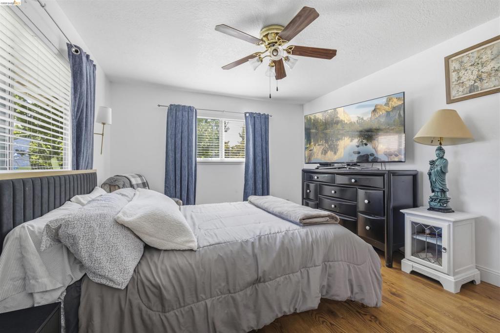 1042 Walnut St, Oakdale, CA 95361