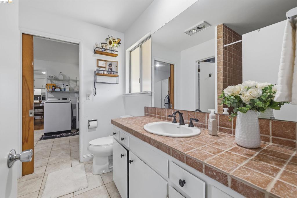 1042 Walnut St, Oakdale, CA 95361