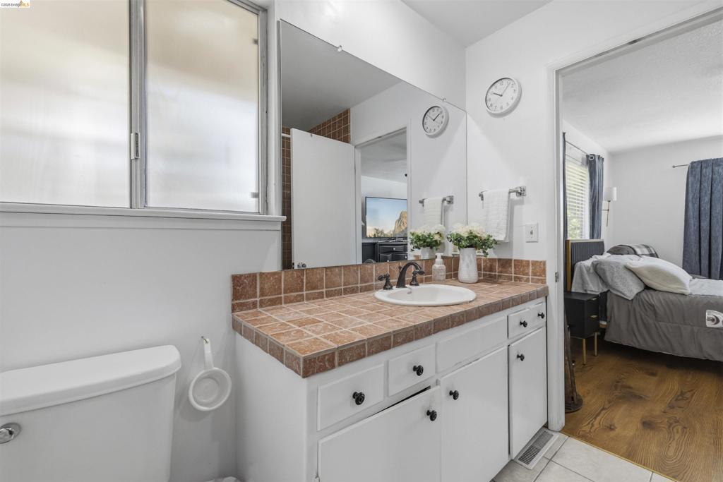 1042 Walnut St, Oakdale, CA 95361