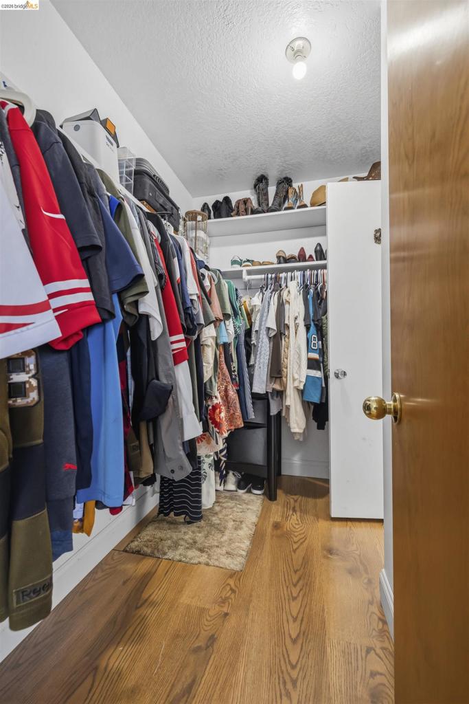 1042 Walnut St, Oakdale, CA 95361