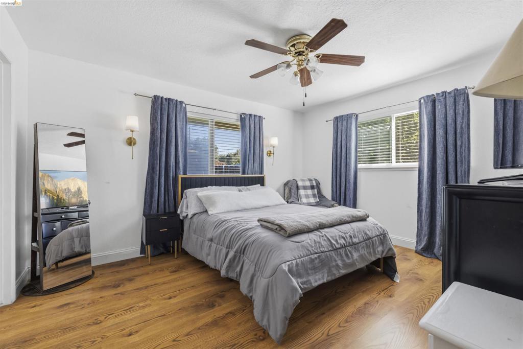 1042 Walnut St, Oakdale, CA 95361