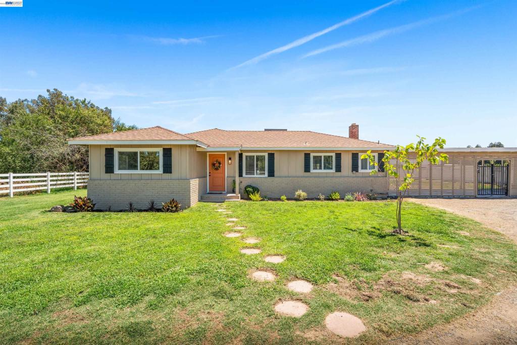 10818 E. Whitmore Avenue, Hughson, CA 95326