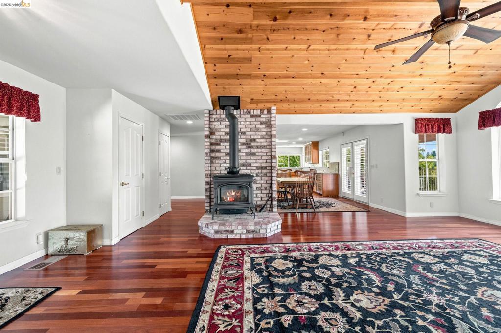 23361 Pinewood Ln, Twain Harte, CA 95383