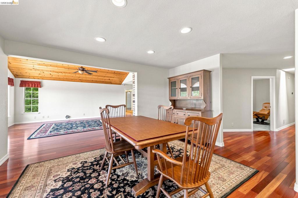 23361 Pinewood Ln, Twain Harte, CA 95383
