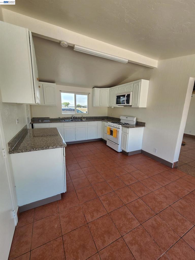 1238 Maryland Ave, Los Banos, CA 93635