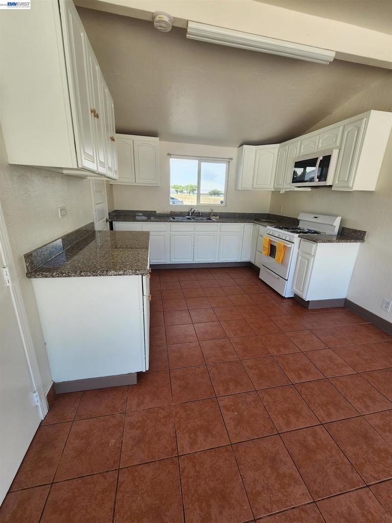 1238 Maryland Ave, Los Banos, CA 93635