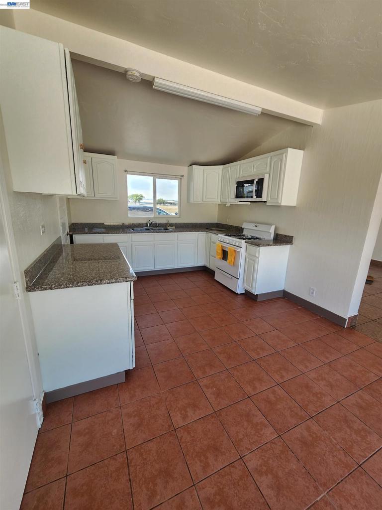 1238 Maryland Ave, Los Banos, CA 93635