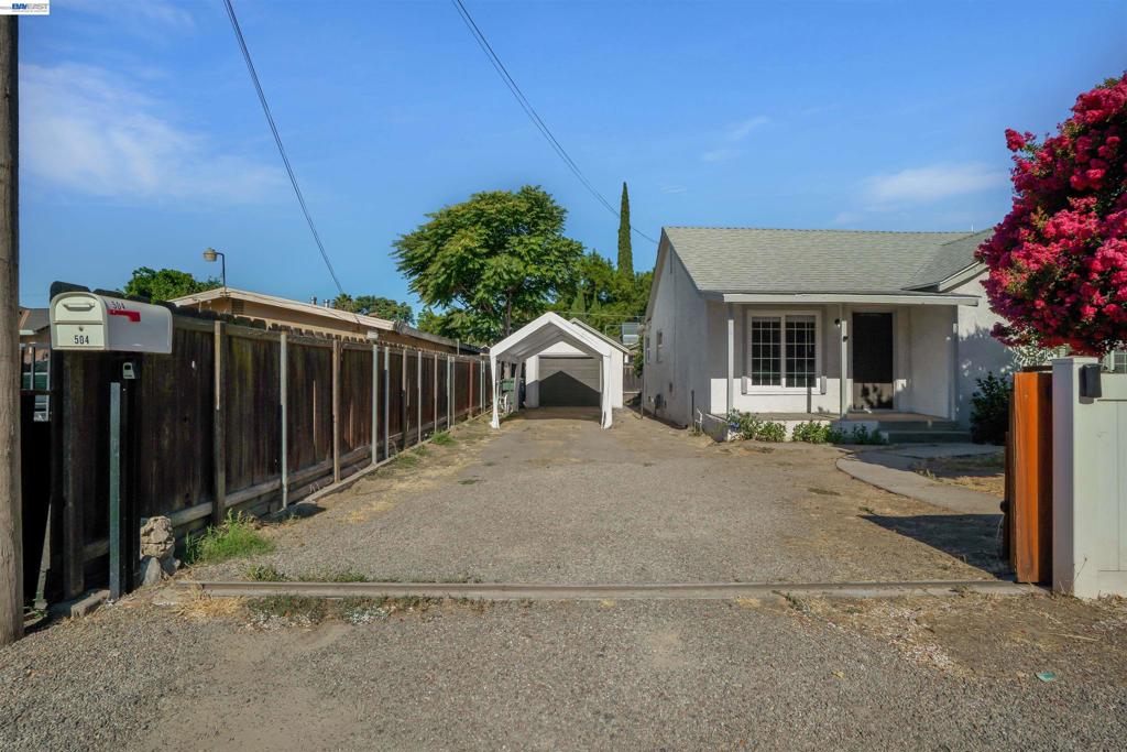 504 Roselawn Ave, Modesto, CA 95351