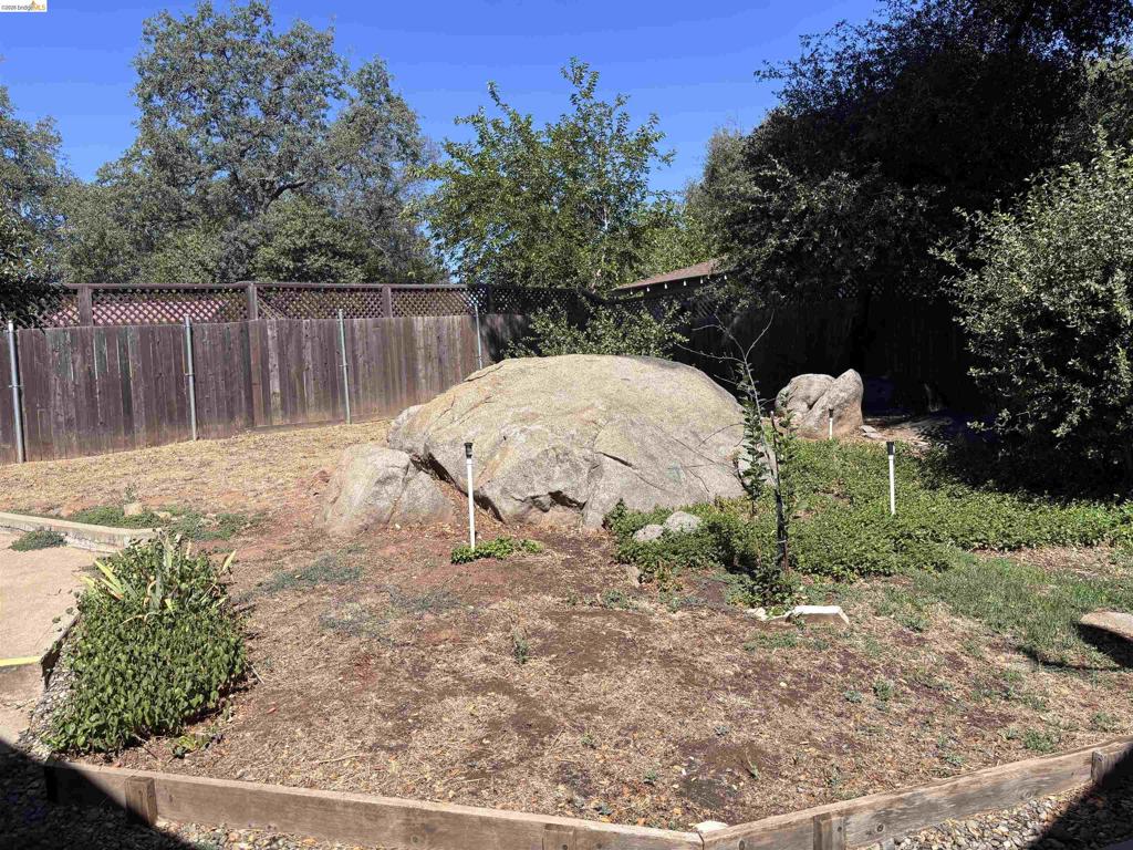 19256 Rockridge Way, Sonora, CA 95370