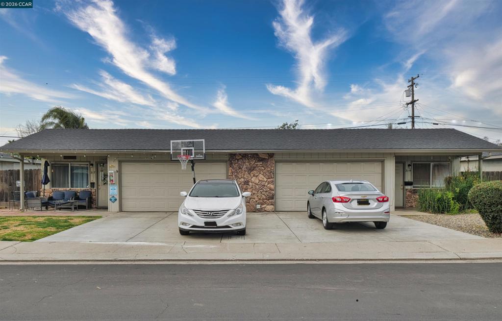 219 Kingston Lane, Modesto, CA 95354-3128