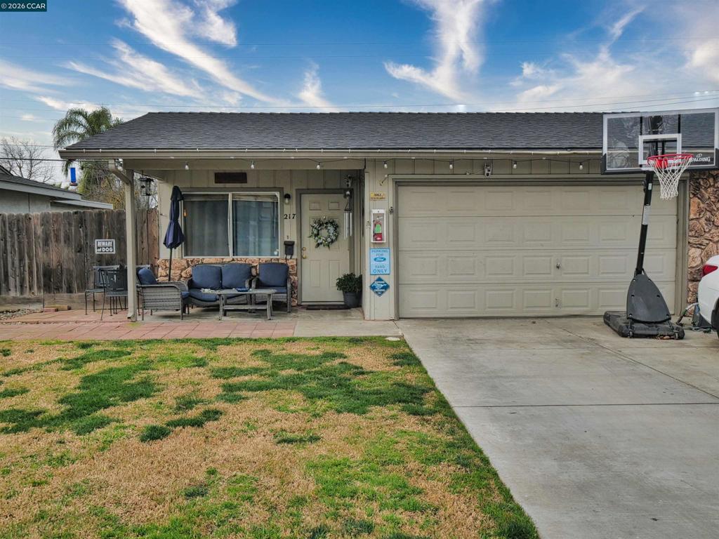 219 Kingston Lane, Modesto, CA 95354-3128