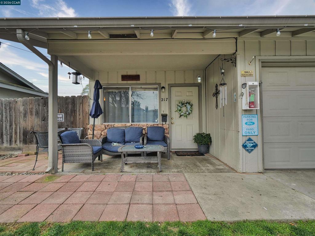219 Kingston Lane, Modesto, CA 95354-3128