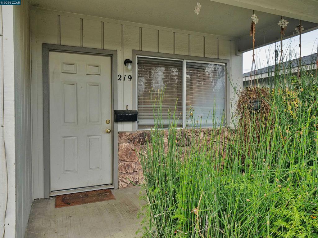 219 Kingston Lane, Modesto, CA 95354-3128