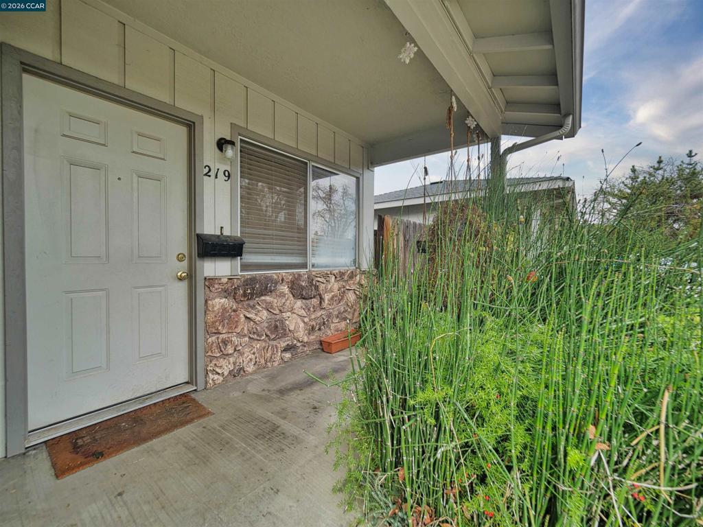 219 Kingston Lane, Modesto, CA 95354-3128