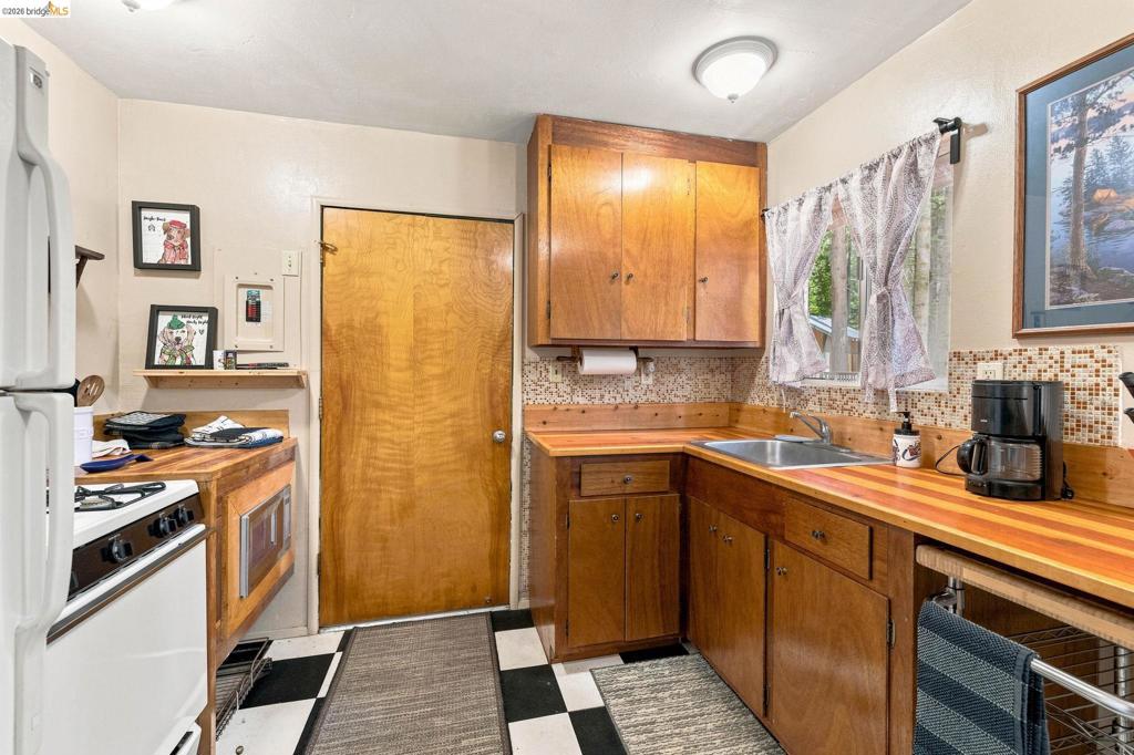 26457 Crystal Rd, Long Barn, CA 95335