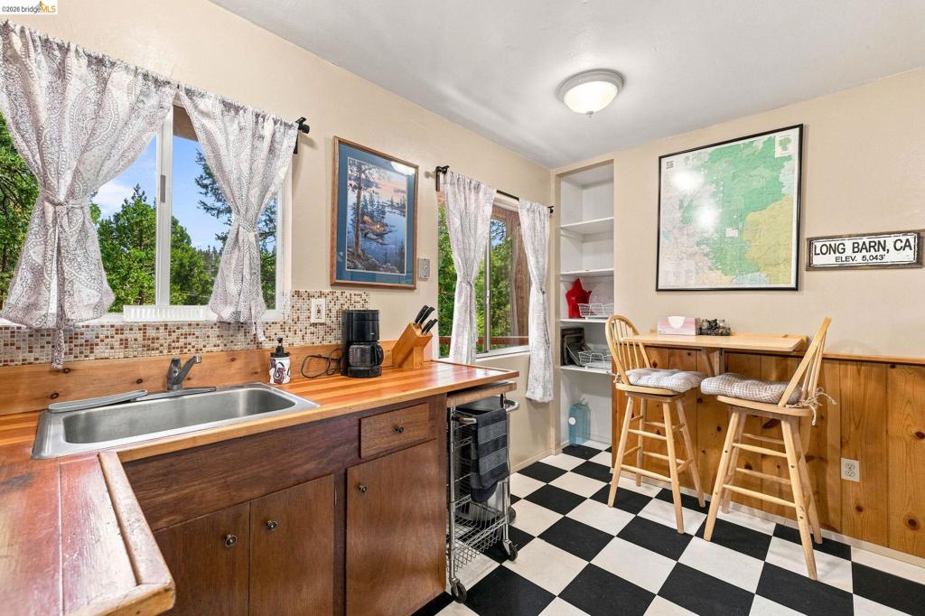 26457 Crystal Rd, Long Barn, CA 95335