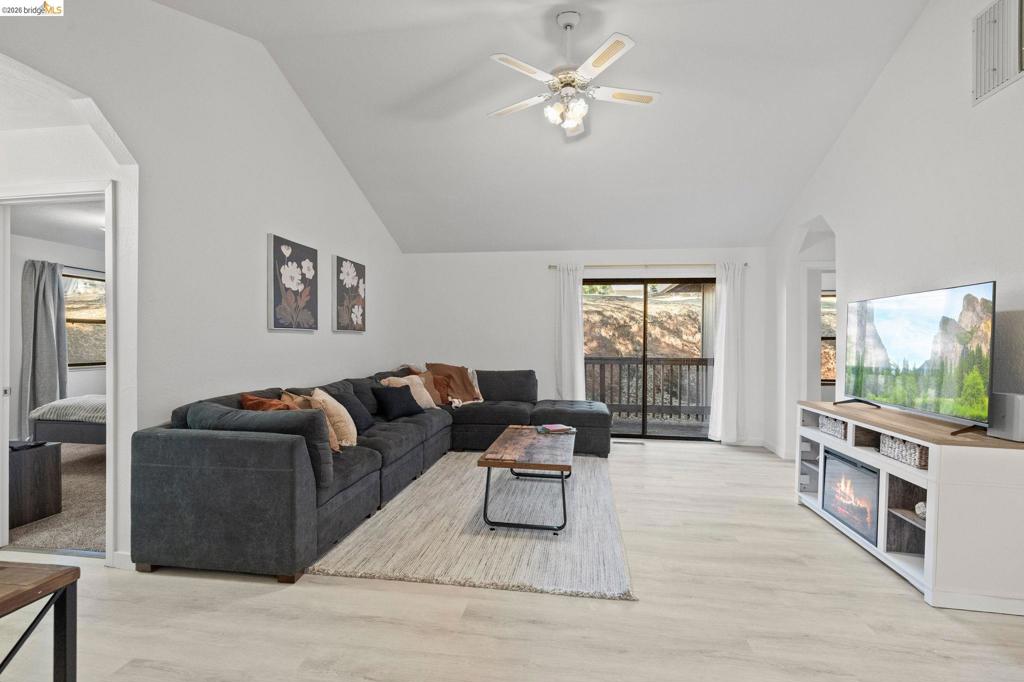 20790 Ferretti Rd, Groveland, CA 95321