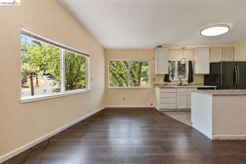 21473 Eel River Dr, Sonora, CA 95370