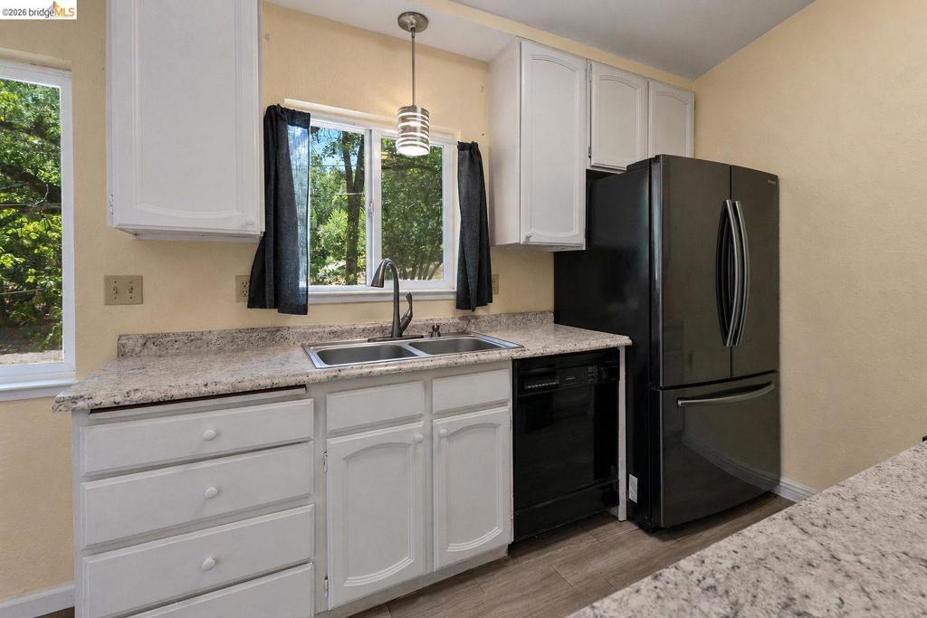 21473 Eel River Dr, Sonora, CA 95370