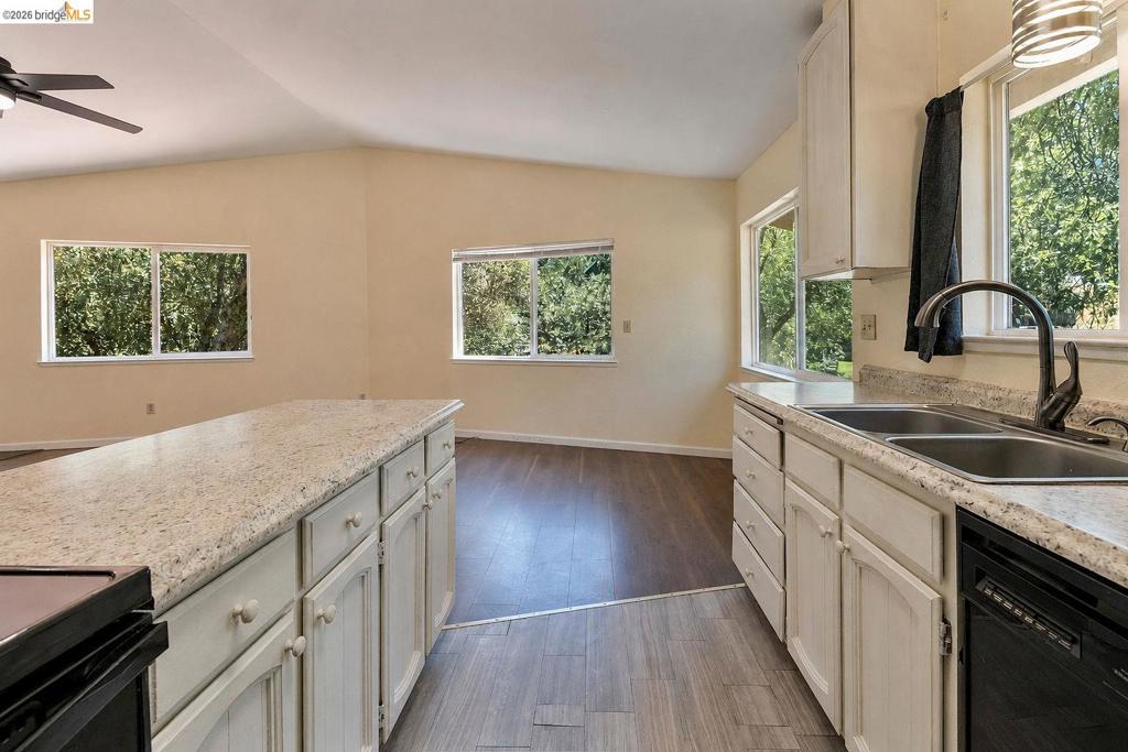 21473 Eel River Dr, Sonora, CA 95370