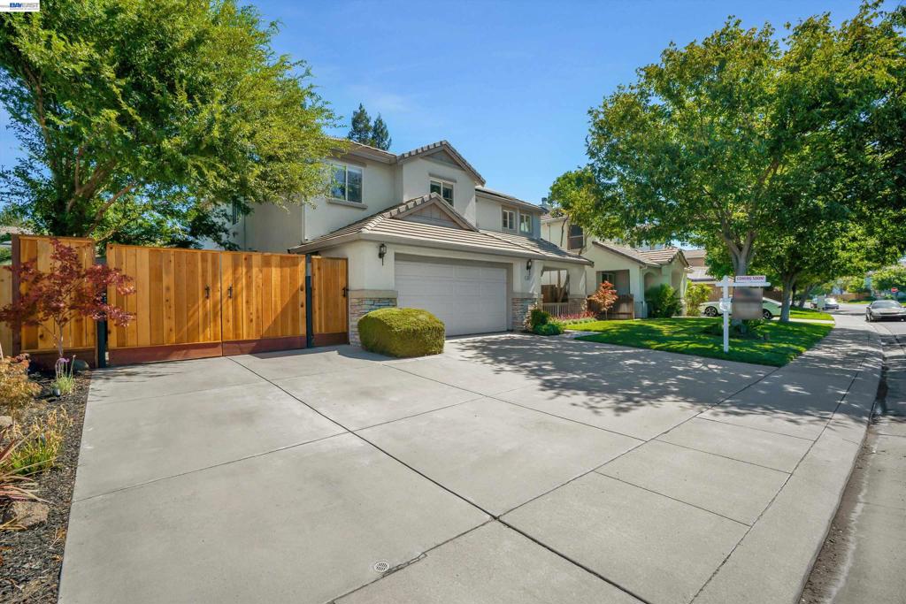 757 Dody Dr, Manteca, CA 95337