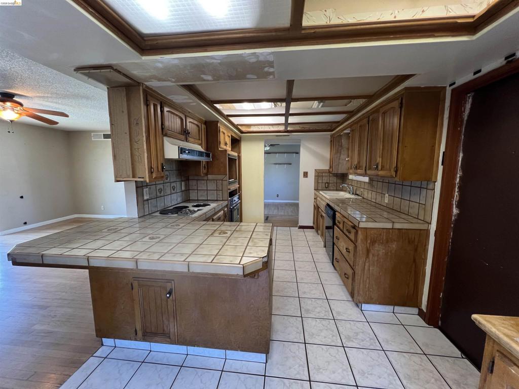 4463 N Meridian Ave., Fresno, CA 93726-2723