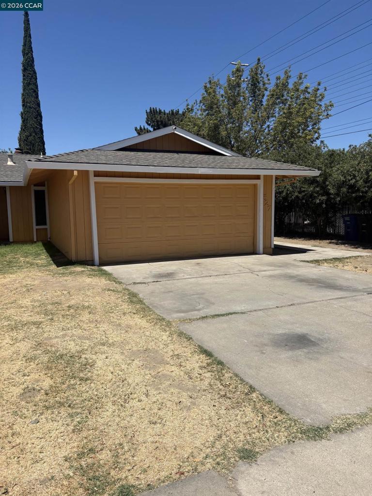 1527 Moffett Rd, Ceres, CA 95307