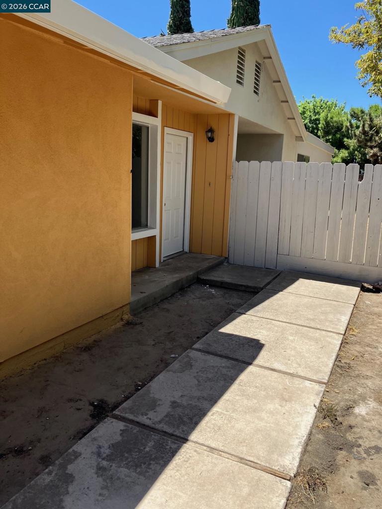 1527 Moffett Rd, Ceres, CA 95307