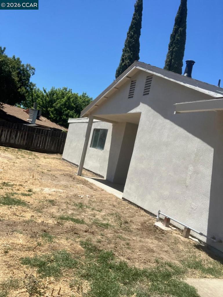 1527 Moffett Rd, Ceres, CA 95307