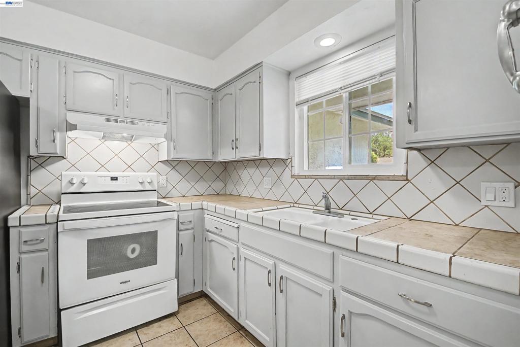 204 Clemmensen Ave, Madera, CA 93637