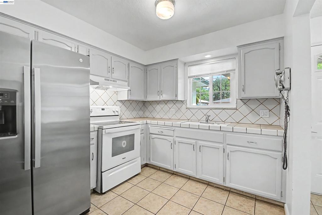 204 Clemmensen Ave, Madera, CA 93637