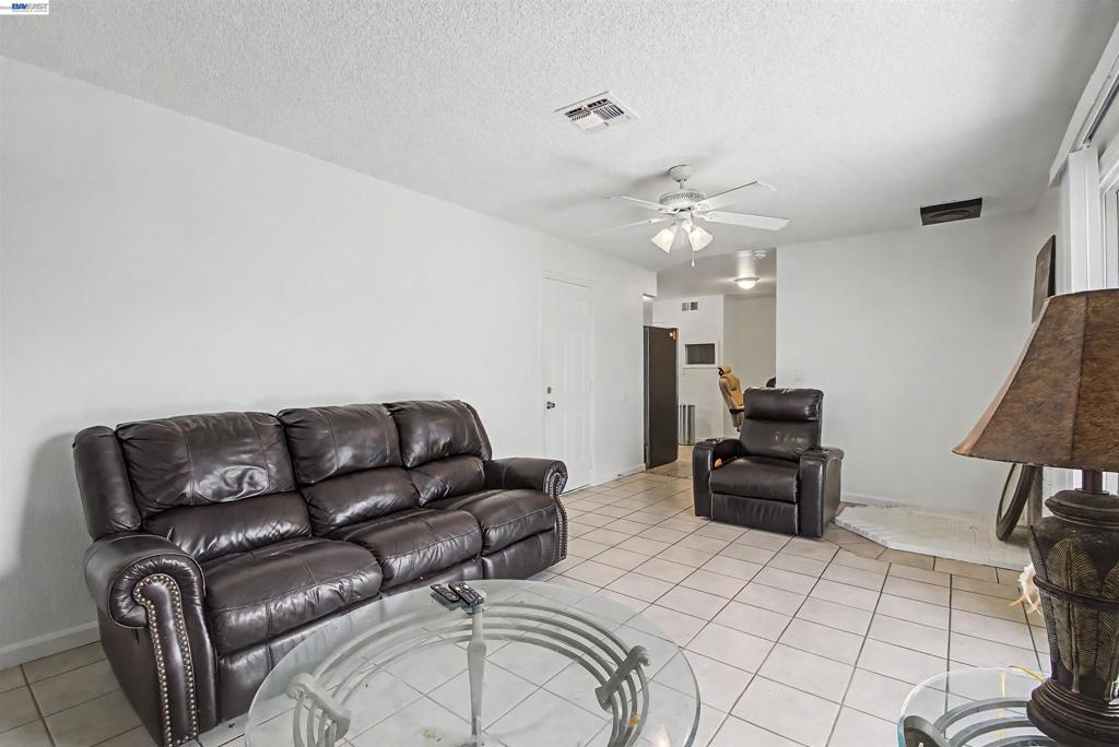 204 Clemmensen Ave, Madera, CA 93637